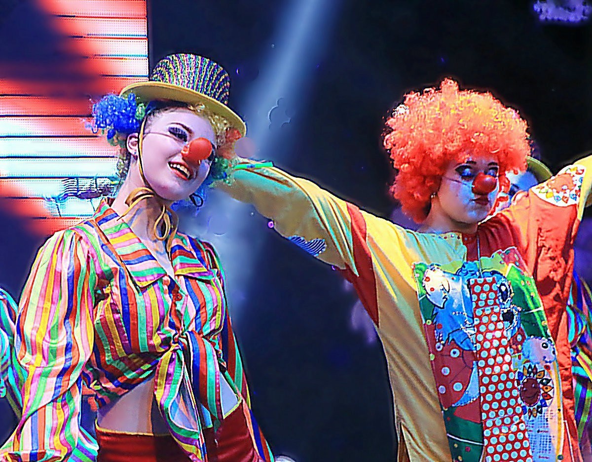 《不老松：纪实摄影》海拉尔俄罗斯文艺晚会！讨人喜欢的小丑！(3)