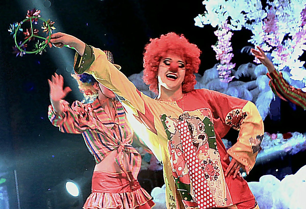 《不老松：纪实摄影》海拉尔俄罗斯文艺晚会！讨人喜欢的小丑！(3)