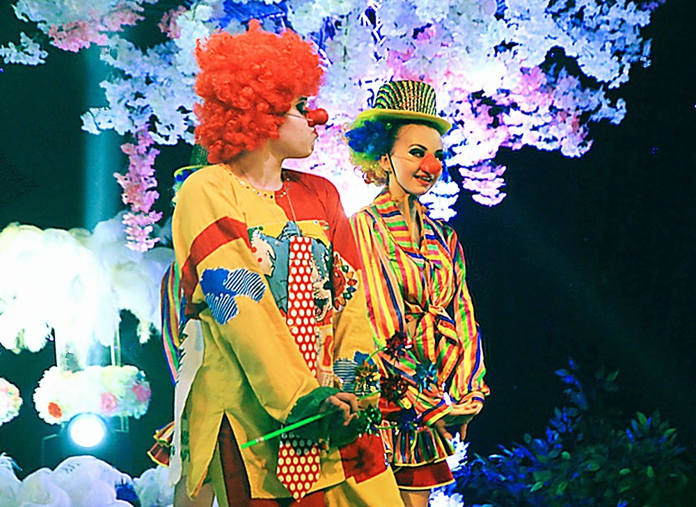 《不老松：纪实摄影》海拉尔俄罗斯文艺晚会！讨人喜欢的小丑！(2)