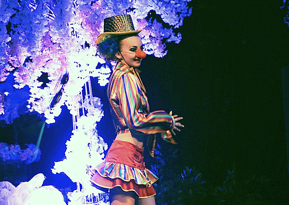 《不老松：纪实摄影》海拉尔俄罗斯文艺晚会！讨人喜欢的小丑！(2)