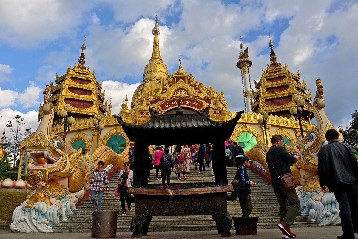 勐焕大金塔云南芒市