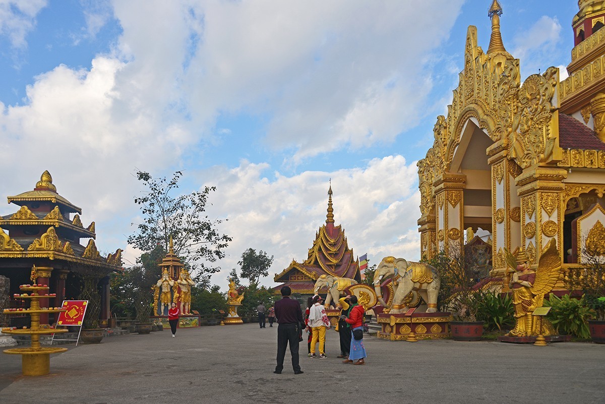 勐焕大金塔云南芒市