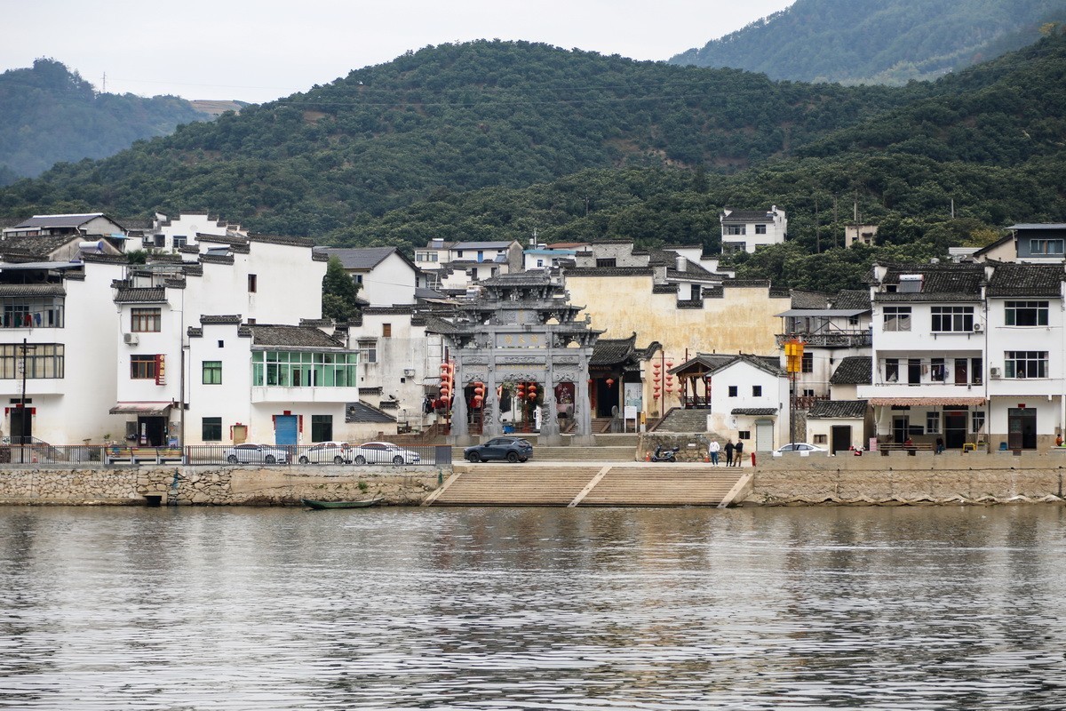 新安江山水画廊5漳谭千年古樟树