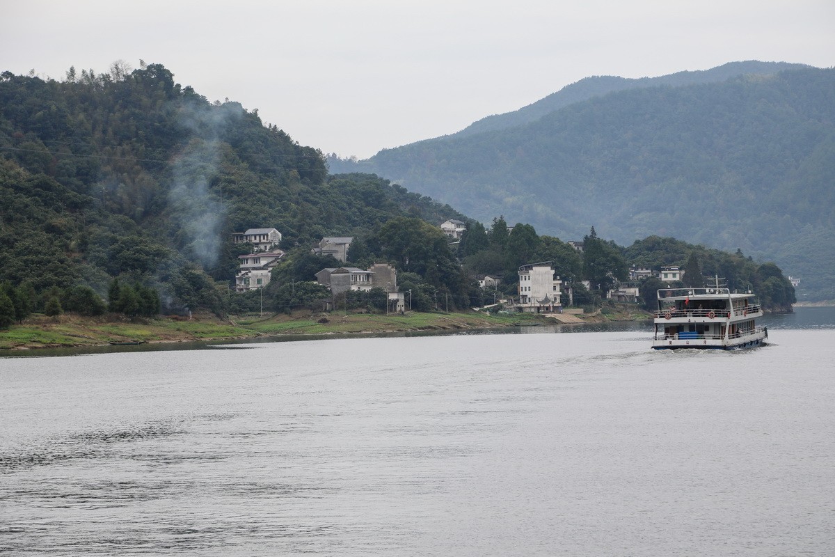 新安江山水画廊5漳谭千年古樟树