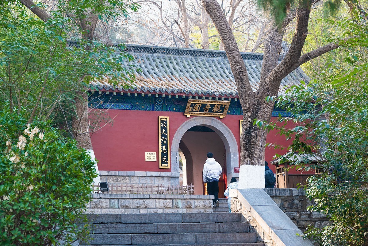 登千佛山（二）