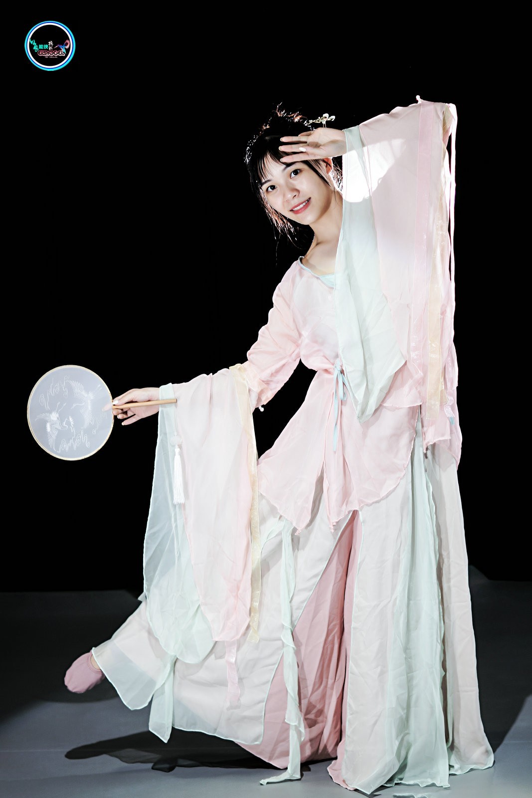 【飘逸扇舞仙女】---佳佳