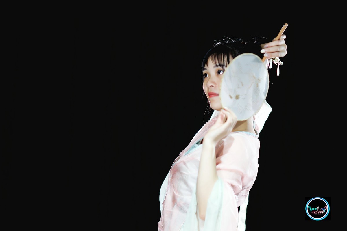 【飘逸扇舞仙女】---佳佳