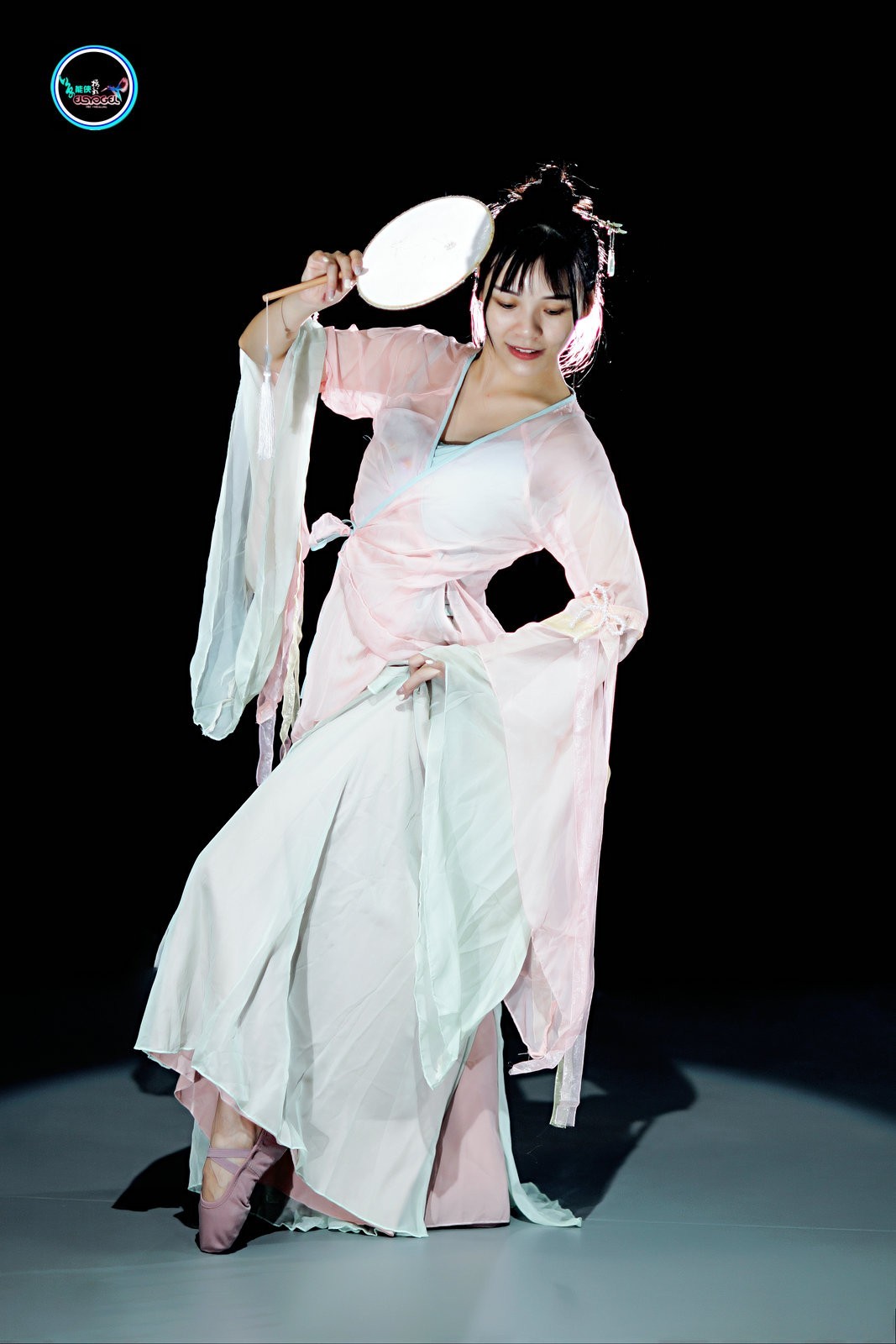 【飘逸扇舞仙女】---佳佳