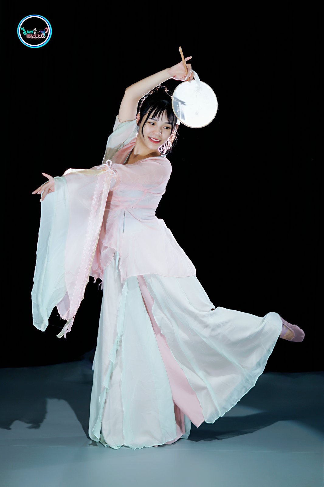 【飘逸扇舞仙女】---佳佳