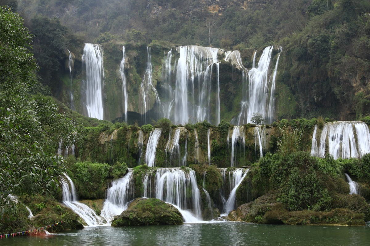 云南罗平九龙瀑布群