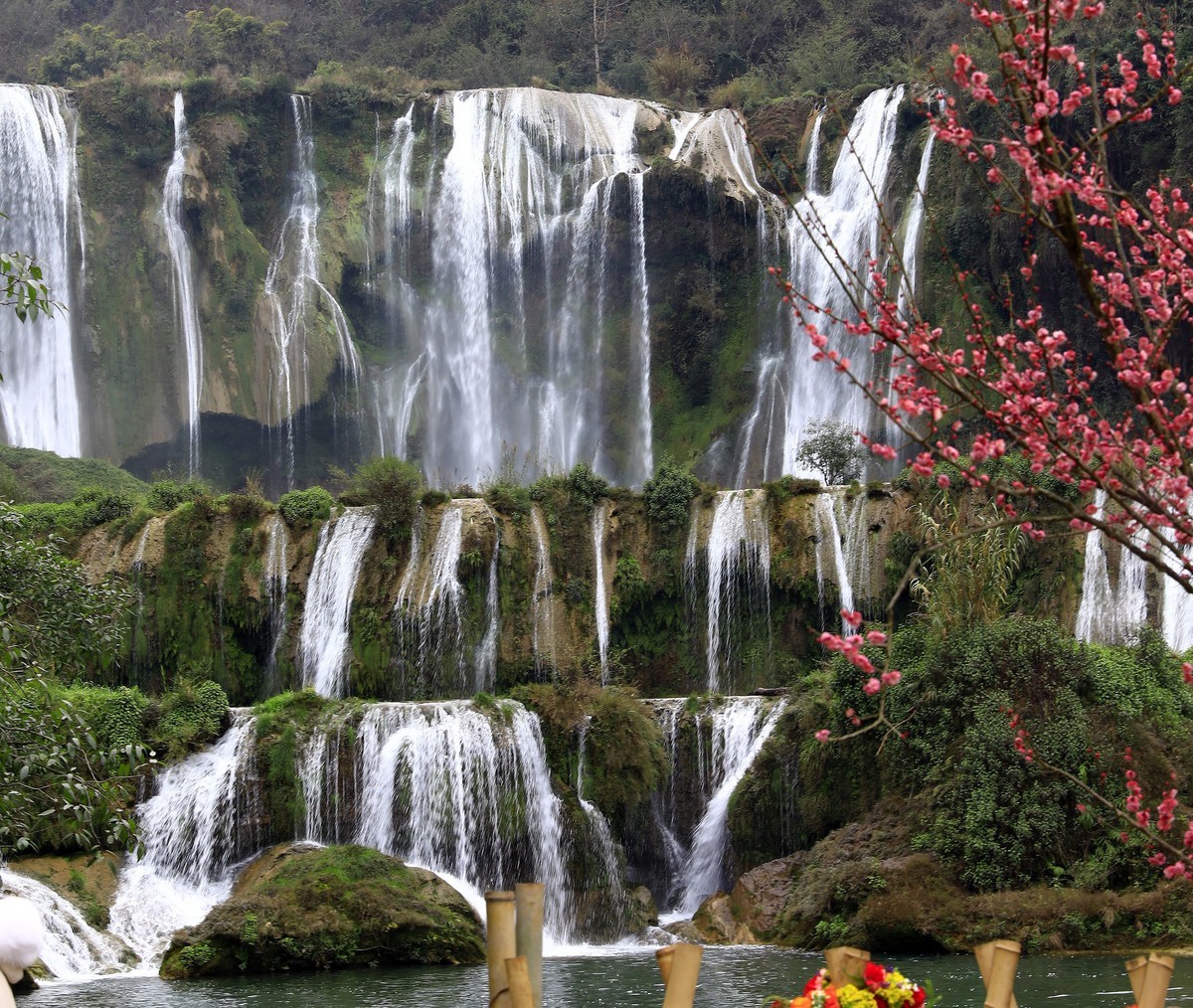 云南罗平九龙瀑布群