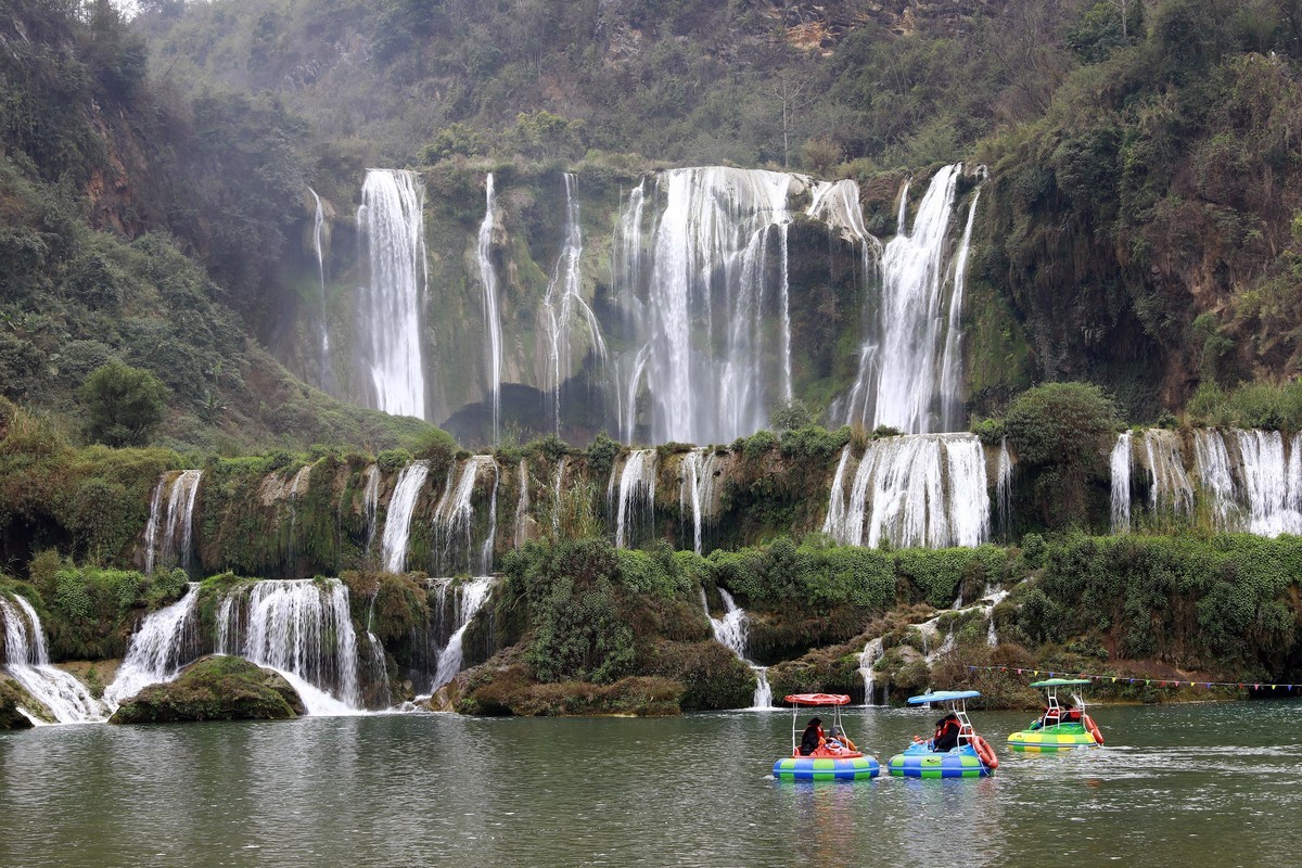 云南罗平九龙瀑布群