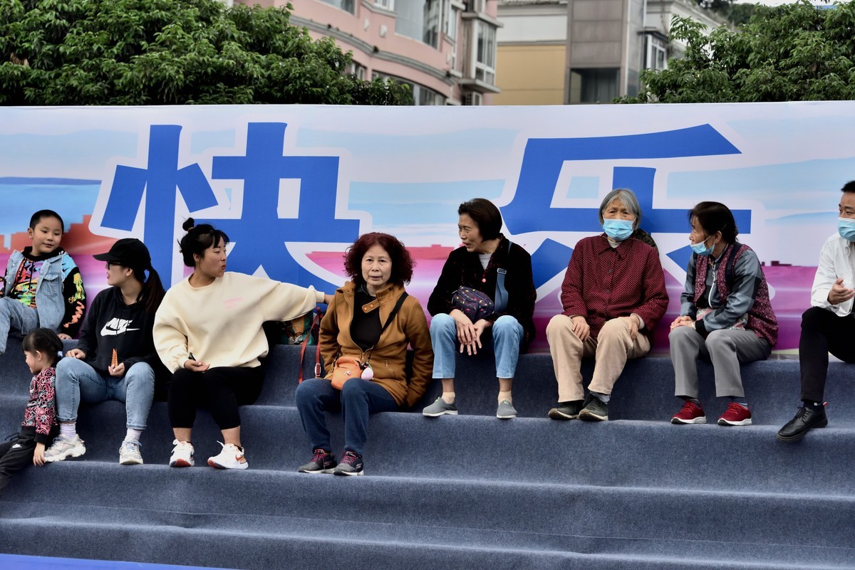 绿茵场上——成飞职工足球赛【1】