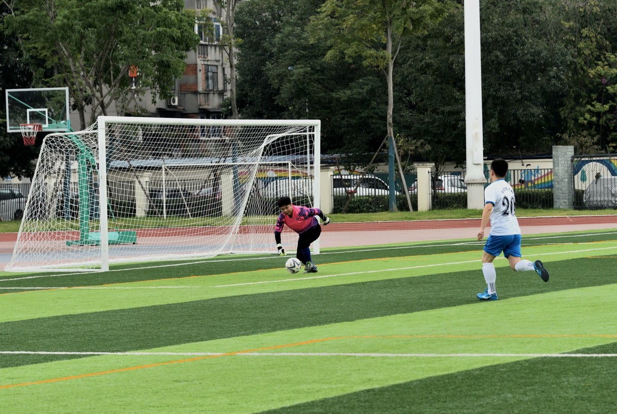 绿茵场上——成飞职工足球赛【1】