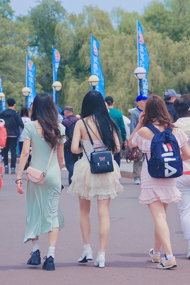 报到帖加纪录片《鸭绿江对岸的朝鲜景色》一般不容易见到，看一看图个新鲜！