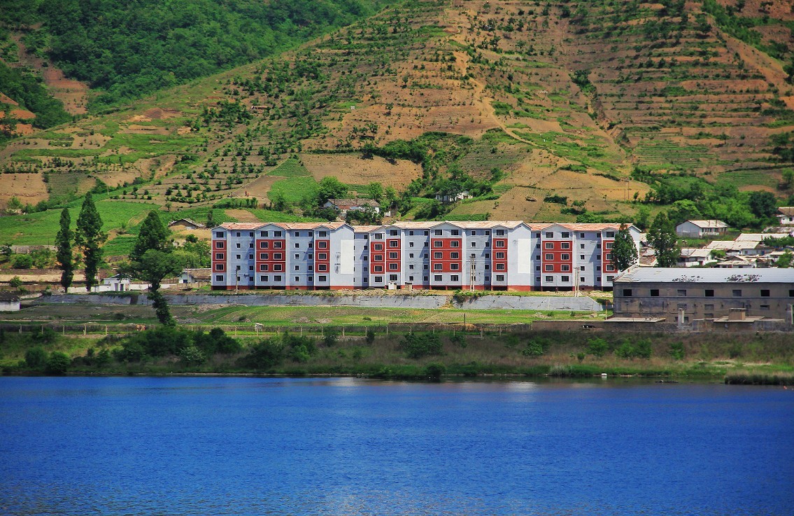 报到帖加纪录片《鸭绿江对岸的朝鲜景色》一般不容易见到，看一看图个新鲜！