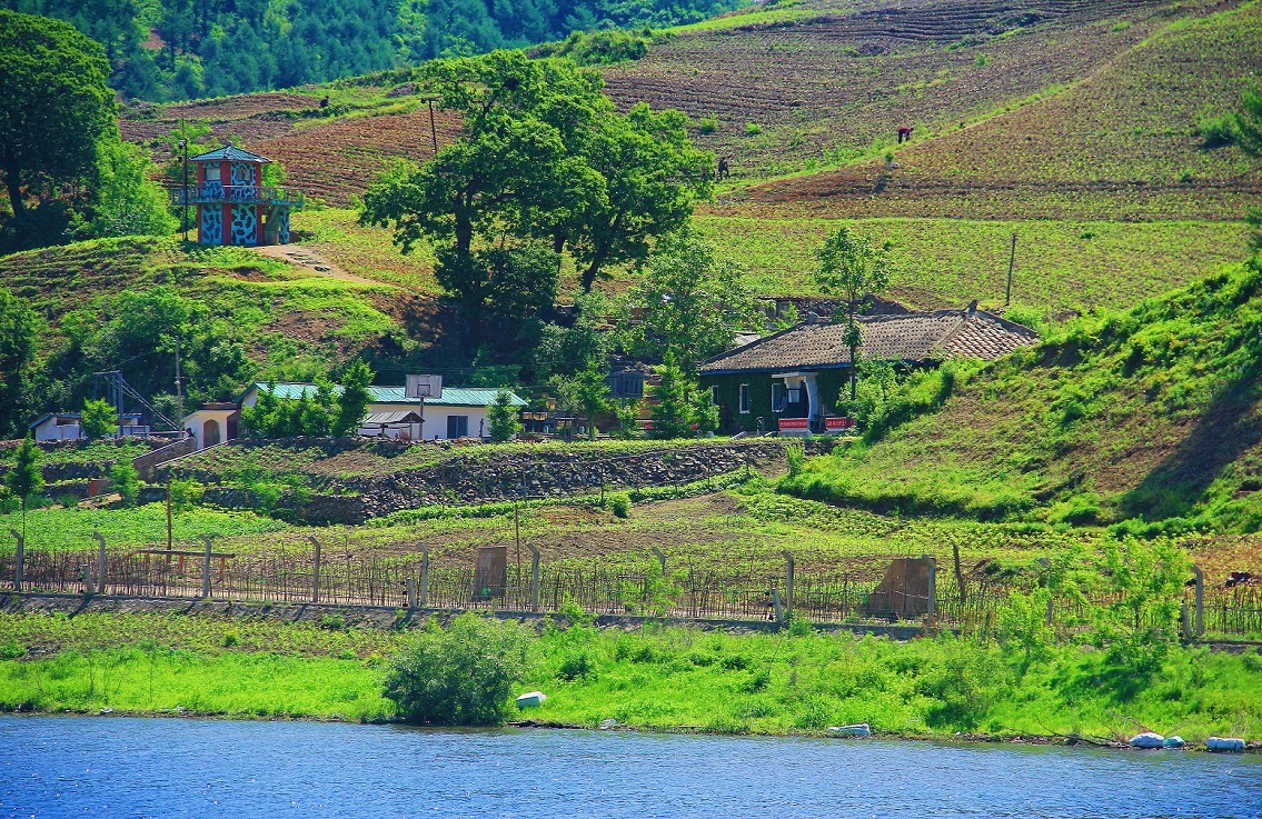 报到帖加纪录片《鸭绿江对岸的朝鲜景色》一般不容易见到，看一看图个新鲜！