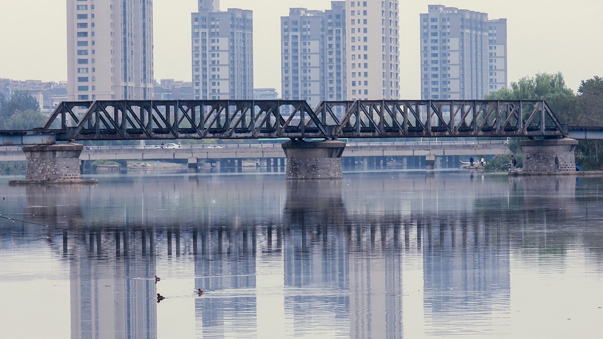 假期休闲钓鱼人
