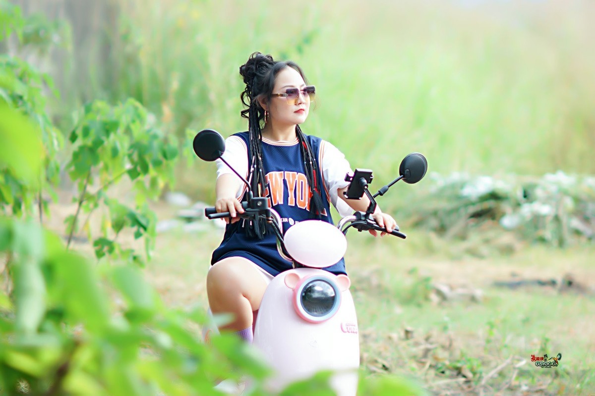 【超级电车美女】---超超