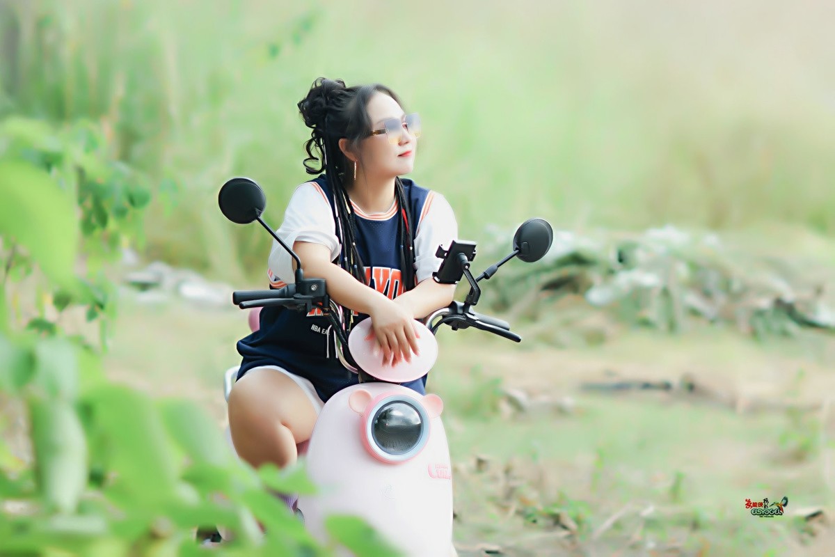 【超级电车美女】---超超