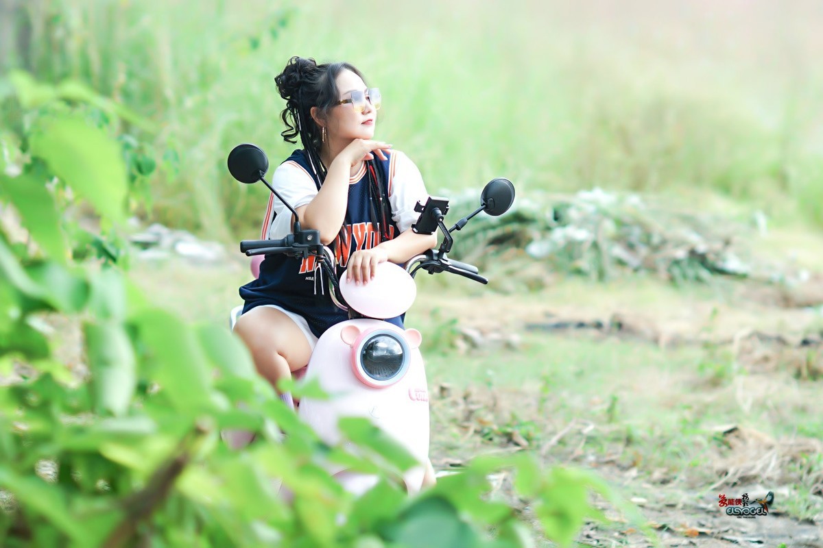 【超级电车美女】---超超