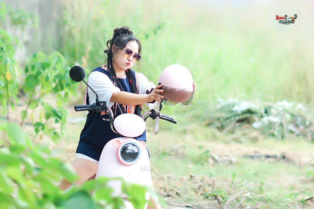 【超级电车美女】---超超