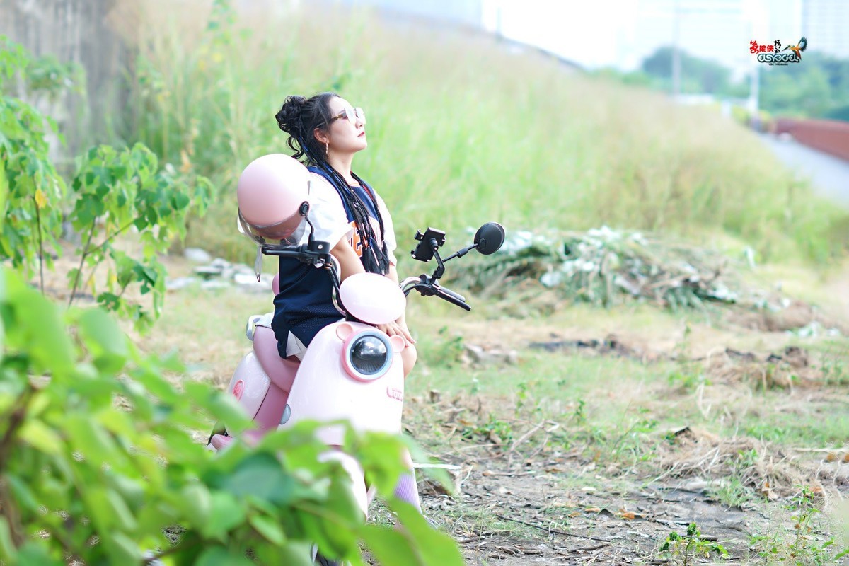 【超级电车美女】---超超