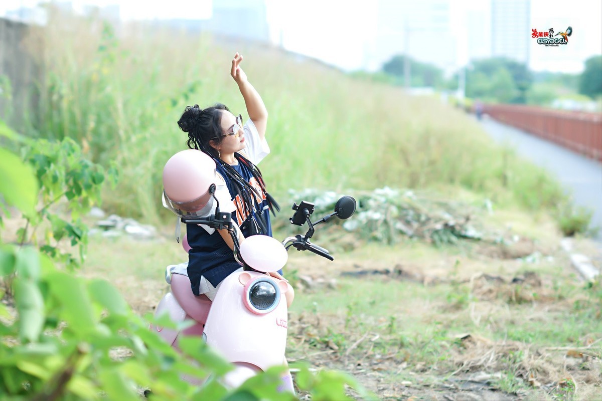 【超级电车美女】---超超