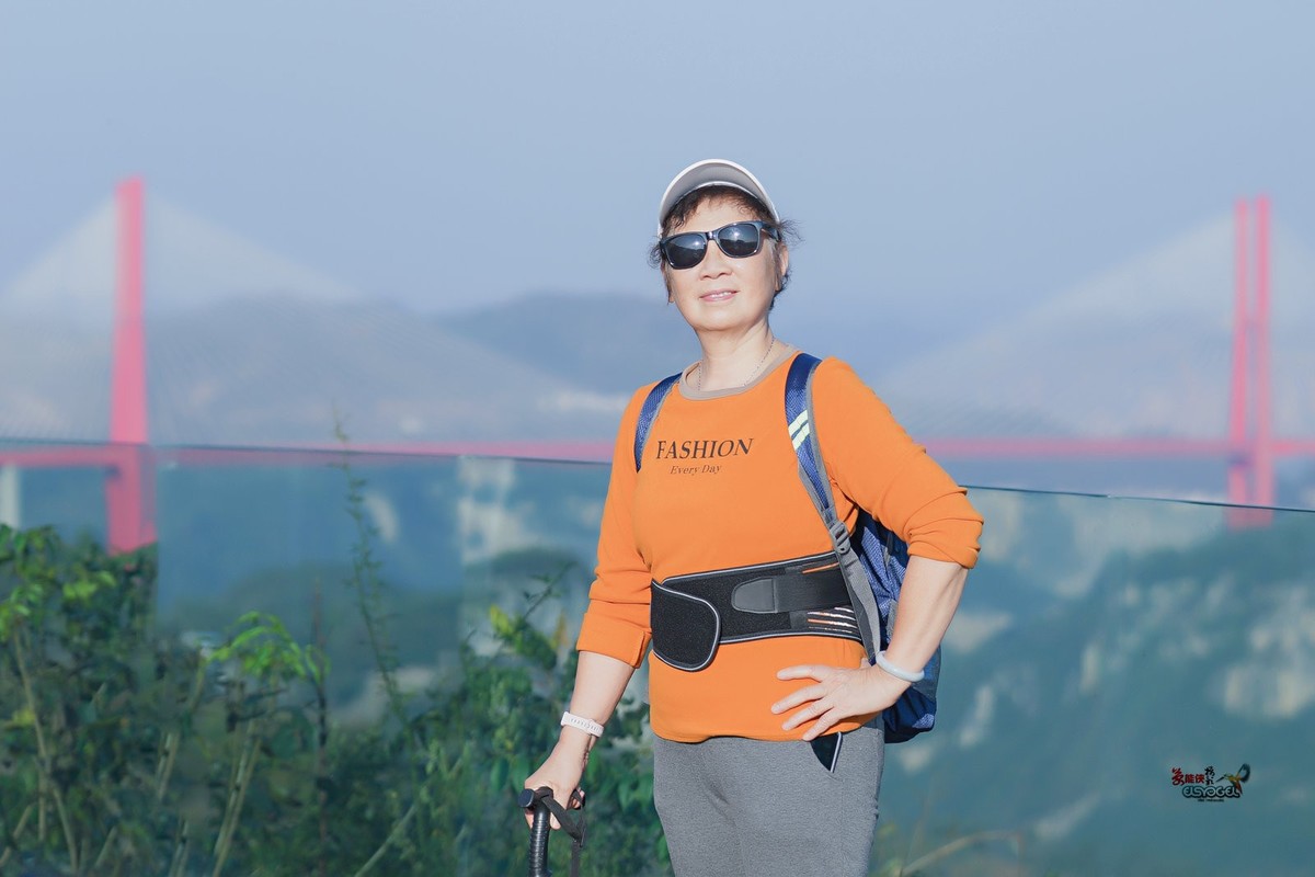 【贵州鸟江天空之境美女】---灿烂