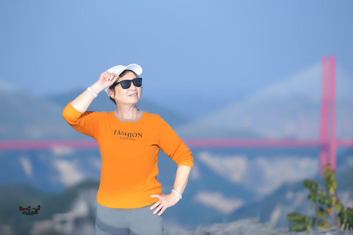 【贵州鸟江天空之境美女】---灿烂