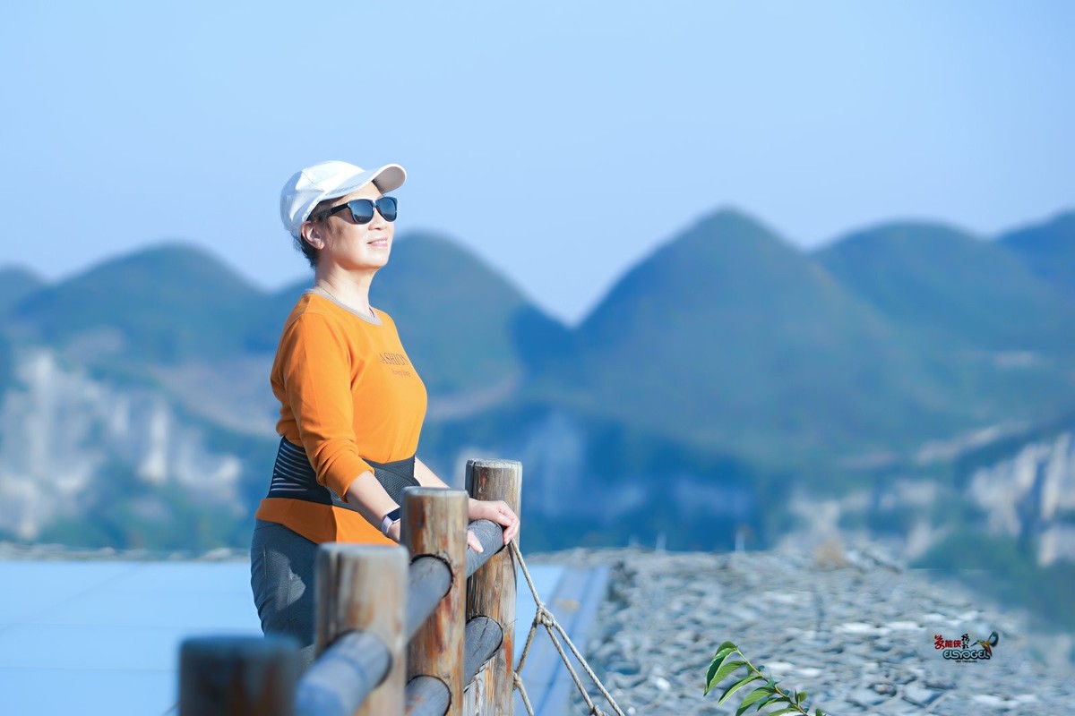 【贵州鸟江天空之境美女】---灿烂