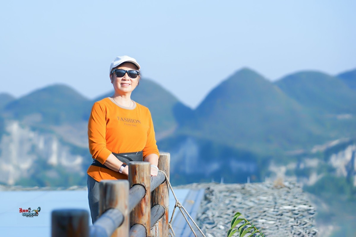 【贵州鸟江天空之境美女】---灿烂