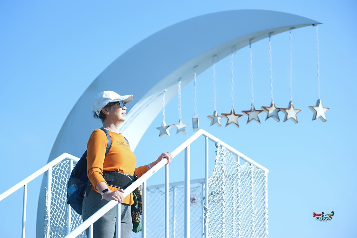 【贵州鸟江天空之境美女】---灿烂