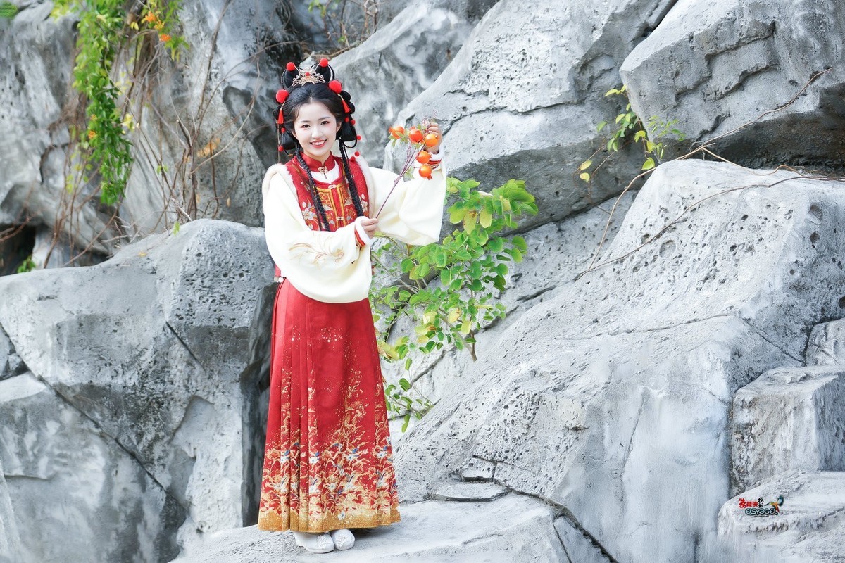 【可爱糖葫芦少女】---君君