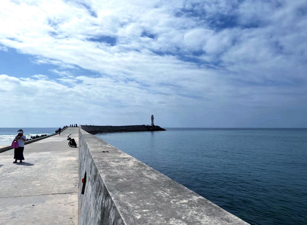 《不老松：纪实摄影》试发一组手机原片看效果！老朽妹妹的姑爷自驾車海南环島游：海景