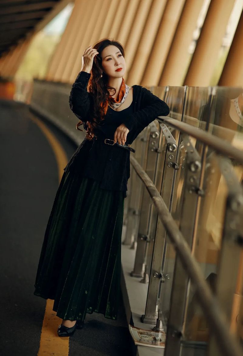 浏阳河上网红桥上小姐姐