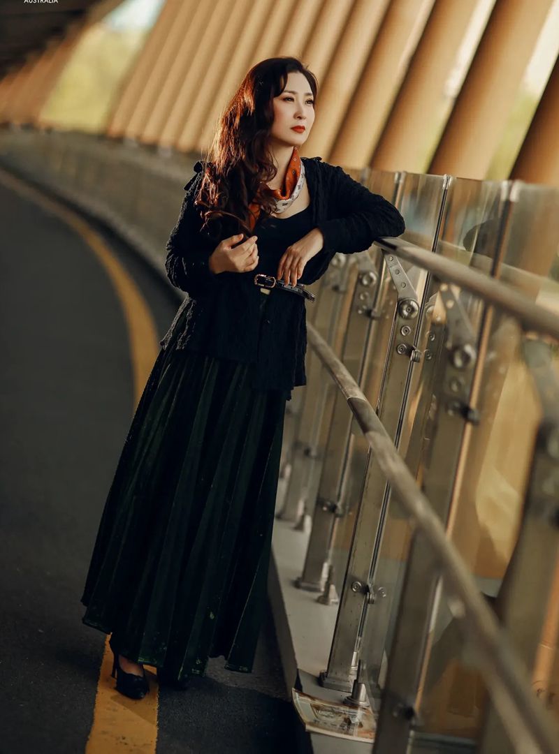 浏阳河上网红桥上小姐姐