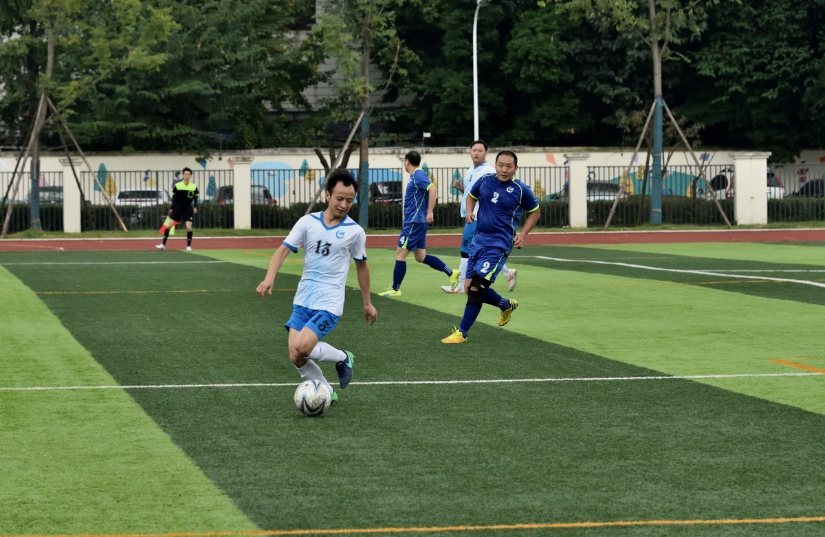 绿茵场上——成飞职工足球赛【1】