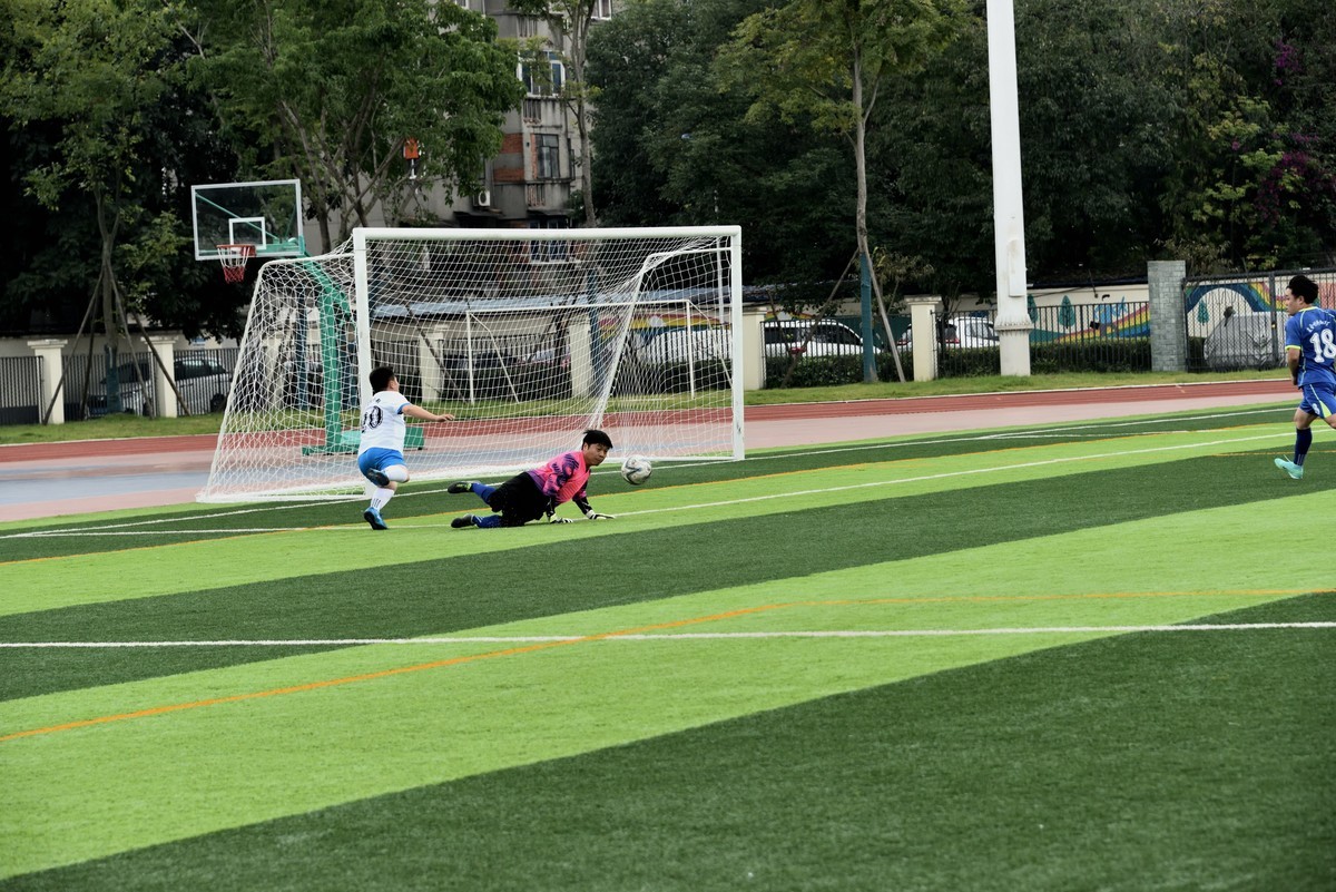 绿茵场上——成飞职工足球赛【1】