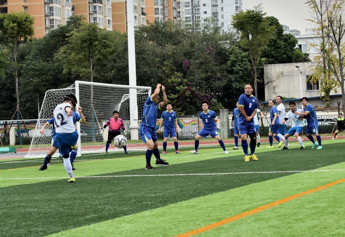 绿茵场上——成飞职工足球赛【1】