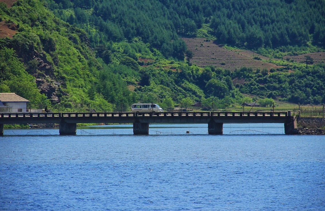 报到帖加纪录片《鸭绿江对岸的朝鲜景色》一般不容易见到，看一看图个新鲜！