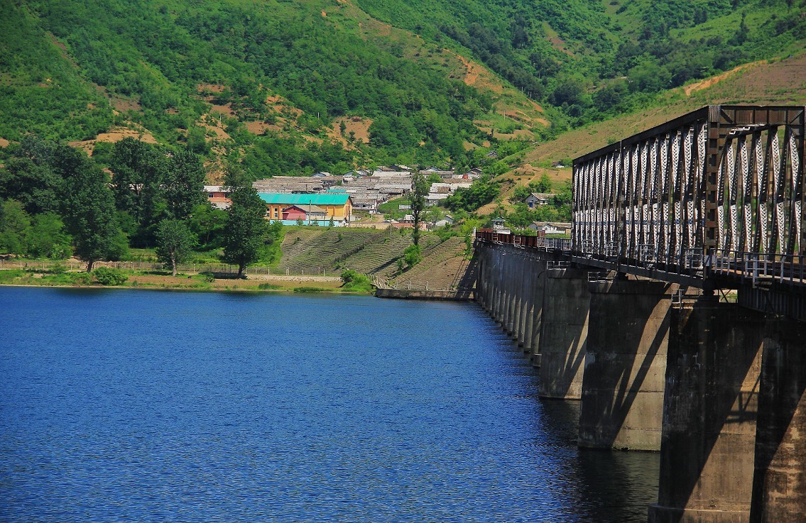 报到帖加纪录片《鸭绿江对岸的朝鲜景色》一般不容易见到，看一看图个新鲜！