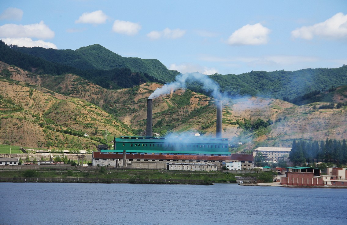 报到帖加纪录片《鸭绿江对岸的朝鲜景色》一般不容易见到，看一看图个新鲜！