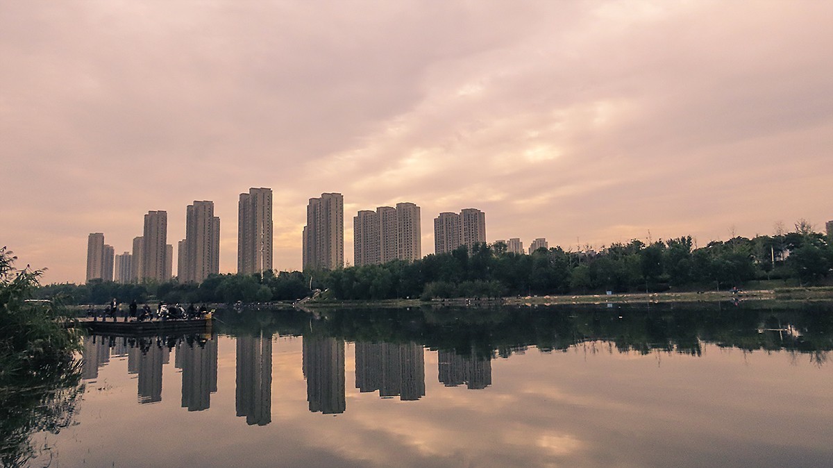 假期休闲钓鱼人