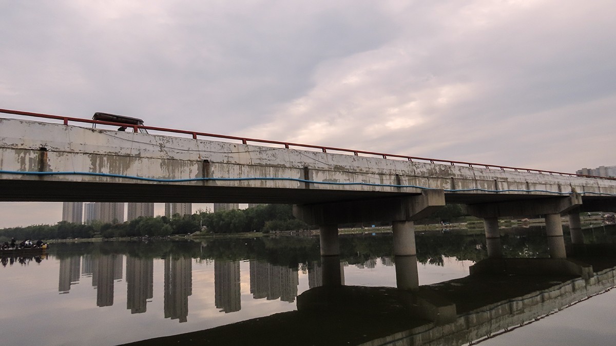 假期休闲钓鱼人