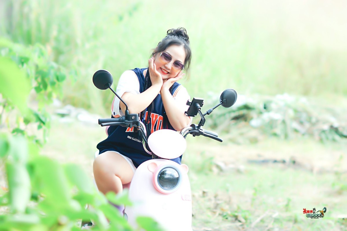 【超级电车美女】---超超