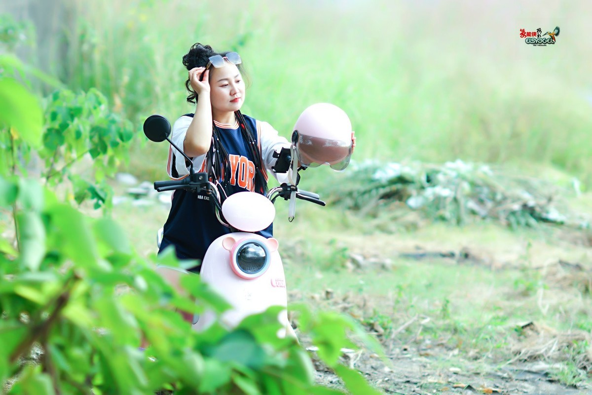 【超级电车美女】---超超