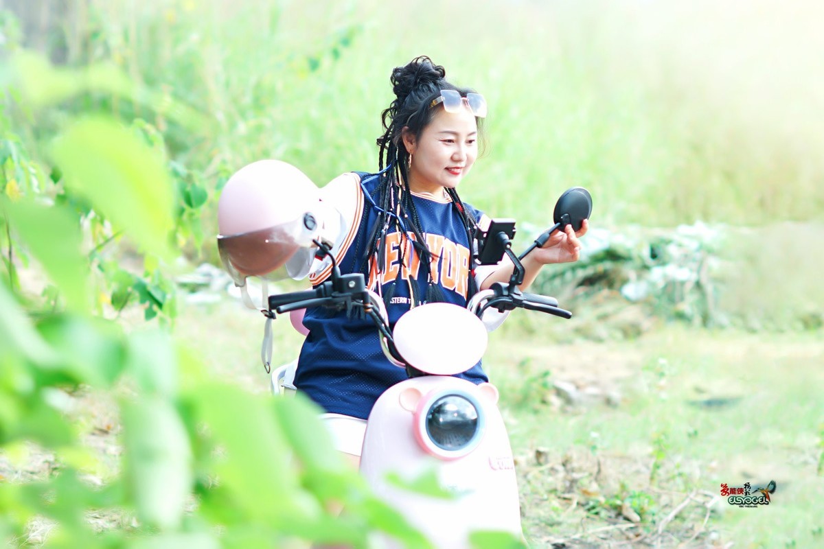 【超级电车美女】---超超