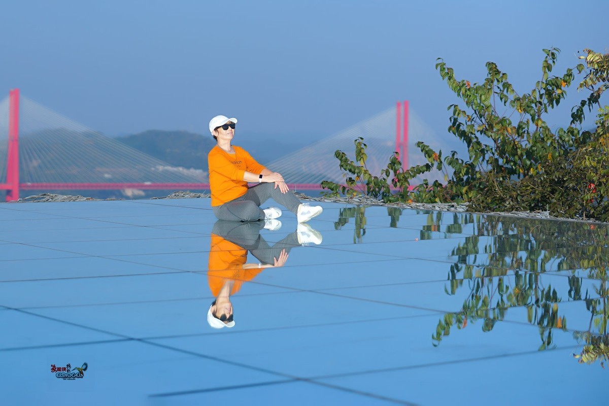 【贵州鸟江天空之境美女】---灿烂