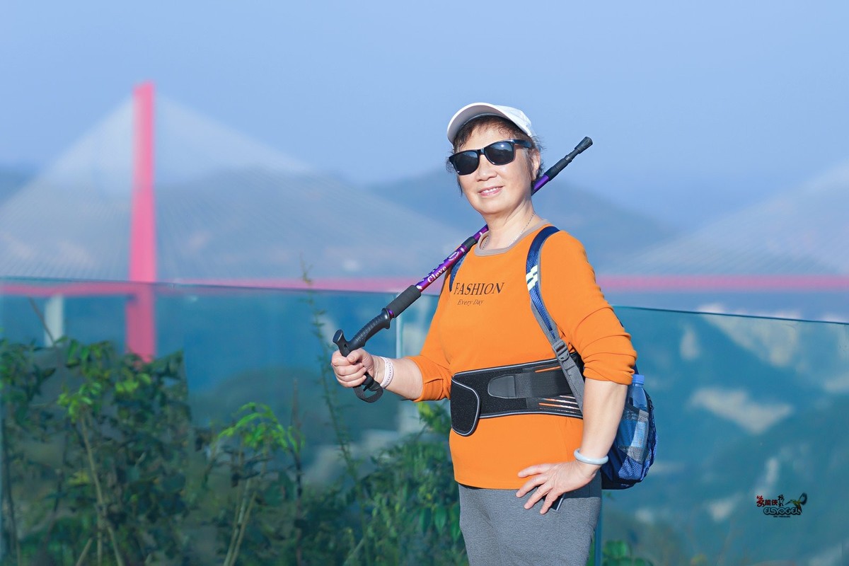 【贵州鸟江天空之境美女】---灿烂